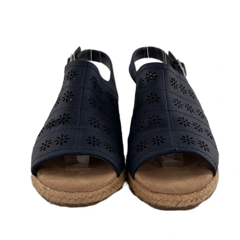 Easy Street womens sandals size 6 navy blue faux leather floral Espadrilles
